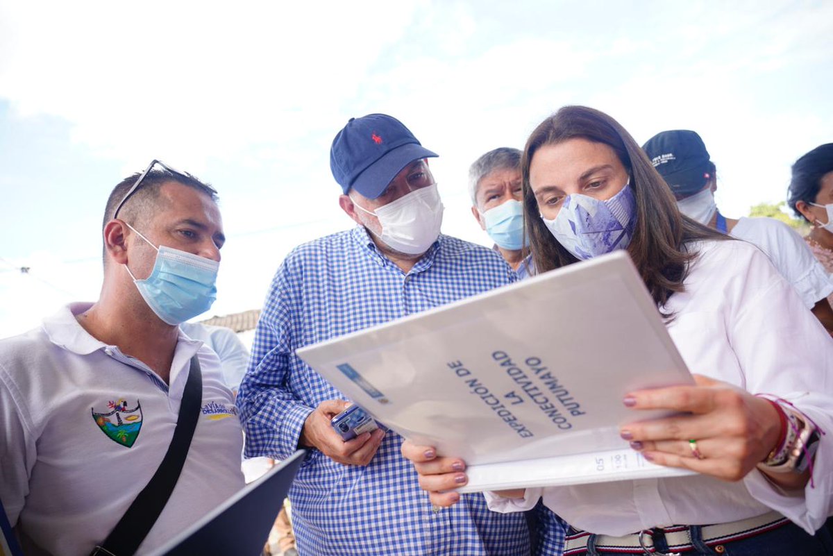 karenabudi's tweet image. En la vereda Santa Lucía en Puerto Guzmán, Putumayo, realizamos pruebas de conectividad con los operadores. Partners (@womcolombia) se comprometió a instalar la antena con cobertura 4G en 60 días. #ExpediciónDeLaConectividad
