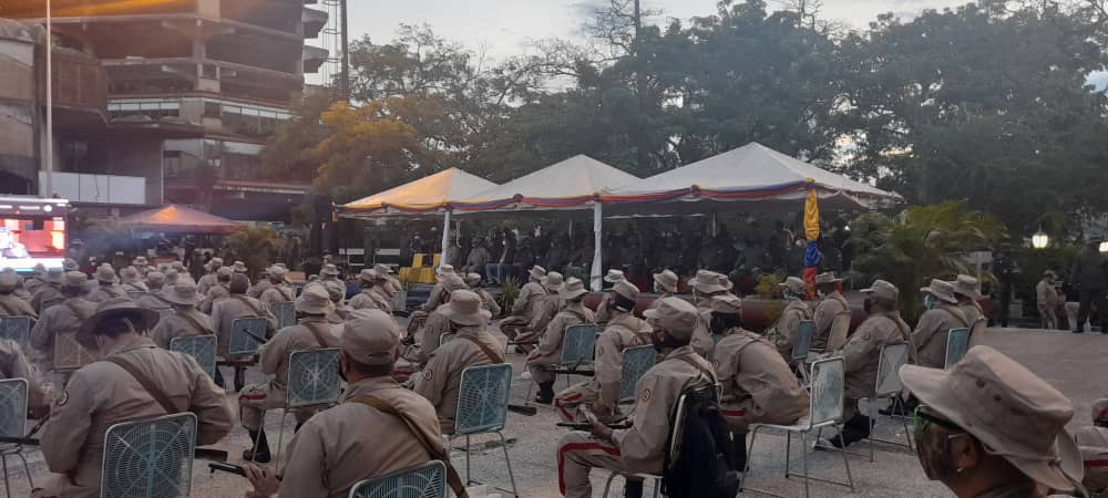 Desde la plaza Bolivar de San Cristóbal en pleno desarrollo conmemoración del XII aniversario de la @Milicia_B1 con la asistencia de 650 Milicianos