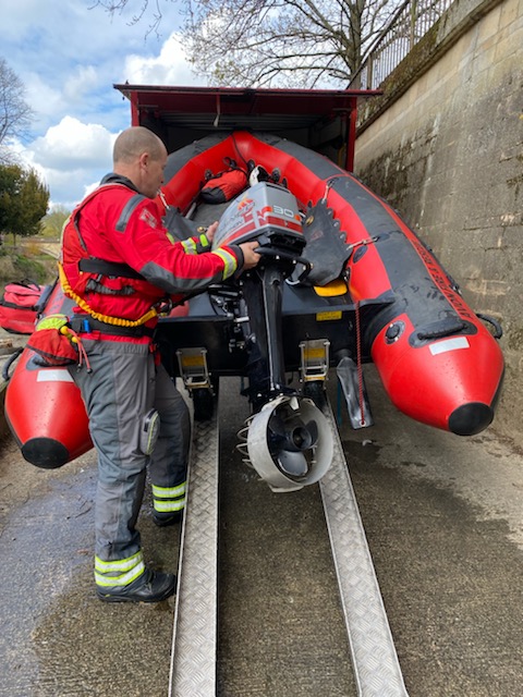 BANES_Fire's tweet photo. First day and first shout for our newest member of #Bluewatch responding to a hay bale 🔥 #fire and RYA 2 Boat qualication training this afternoon 🚣‍♀️ #BATH https://t.co/b9n3iaxvj0