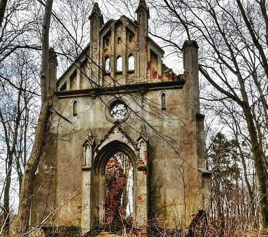 dotur57's tweet photo. Silent Witness of the last century
#rastenburg #warmiaimazury #mazury #kaplica #chapel #oldchapel #zabytki #history #explore #urbex #architektura #opuszczonemiejsca #oldbuilding #historicalarchitecture #abandoned #abandonedplaces #kenigsberg #masuren #urbexpoland #EastPrussia https://t.co/IQJx8sBQr4
