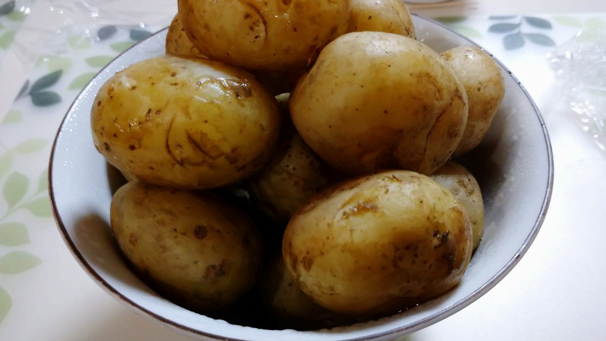 cherry_masaya's tweet photo. #steamedpotato #yummy #midnighteating
#ゆっくりしたい #夜食 #ふかしいも #じゃがいも #美味しい
#お腹空いた #夜中、#お腹、すいた❗
目が覚める。🥔を貪る。
もちろん、1つだけ。そう1つだけ。 https://t.co/3aK89m1luB