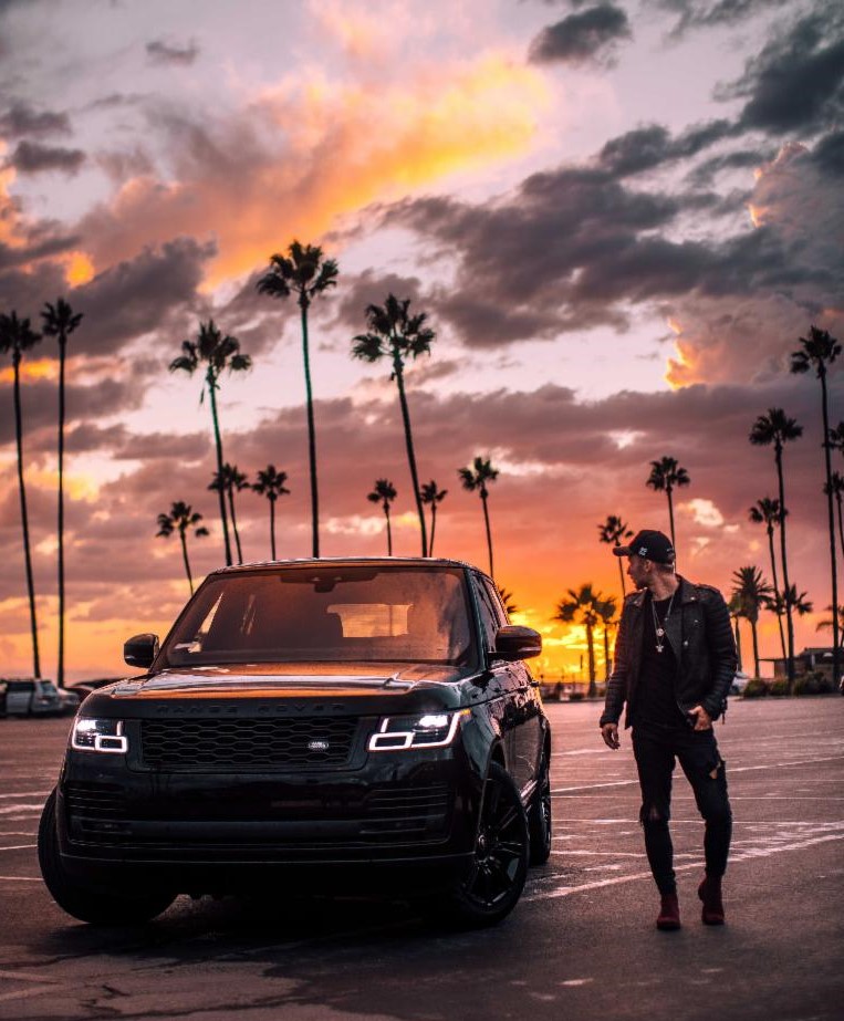Range Rover makes a #plugin ?   yeah... it exists.   Range Rover PHEV #p400e is full electric for 19miles.   Perfect for a quick trip to the beach.
📷 Jacob Riglin 
#rangerover #landrover #pluginhybrid #p400 #california #sunset #venice