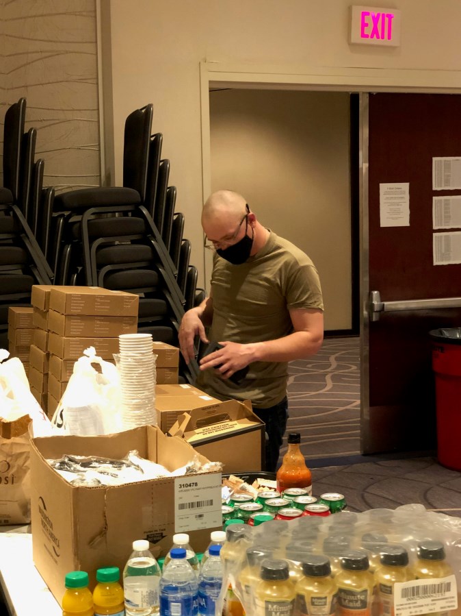 USO_of_Illinois's tweet photo. On Sunday, April 4th, USO Illinois catered a grab โn go breakfast for 105 @ILARNGRRB members activated in Washington, D.C. The USO is proud to show our support for our soldiers who continue their mission stateside. #USO #USOConnects #GiveMore https://t.co/rRRFLuEy5a