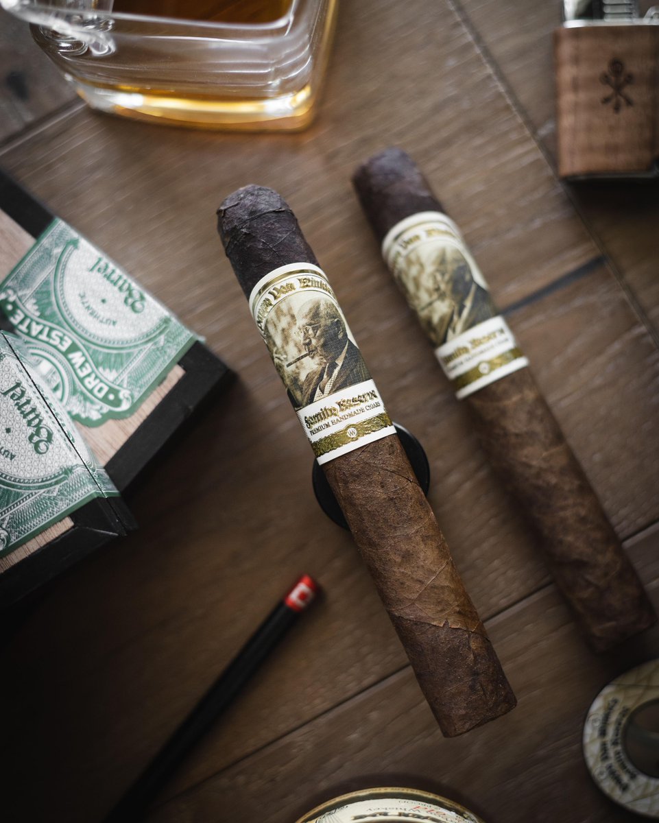 drewestatecigar's tweet photo. The Pappy Barrel Fermented story starts in Kentucky with Kentucky Fire Cured tobacco, after fire curing the tobacco is barrel fermented in the Perique process giving it a one of a kind aroma. #DE4L #PappyMonth https://t.co/9woPbHfGQK