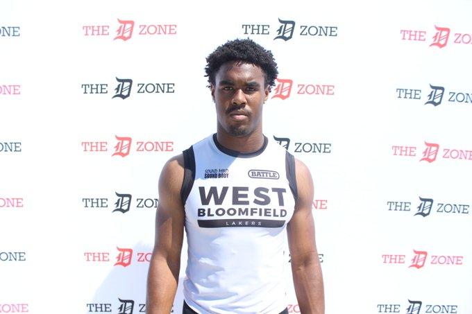 TheD_Zone's tweet photo. Most Division 1-FBS signee's out of Michigan since 2002:

#1 Cass Tech - 76
#2 Detroit King - 40
#3 Orchard Lake Saint Mary's - 32
#4 West Bloomfield - 29
#5 Brother Rice - 28
Bonus:  Southfield Bluejays (closed) - 27 

Full List:  https://t.co/cK5fKvcvmM https://t.co/O7CYItT5mB