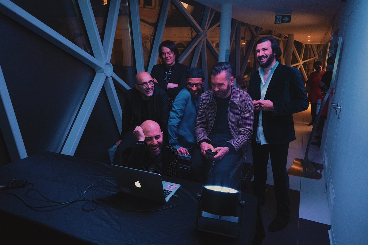 Negramaro's tweet photo. Siamo già al lavoro per #ContattoTour e sorridiamo perché sarà pazzesco! Non vediamo l’ora che la musica torni in festa 👉🏻 https://t.co/av9H71JSbd https://t.co/ogIhXGT2Ah