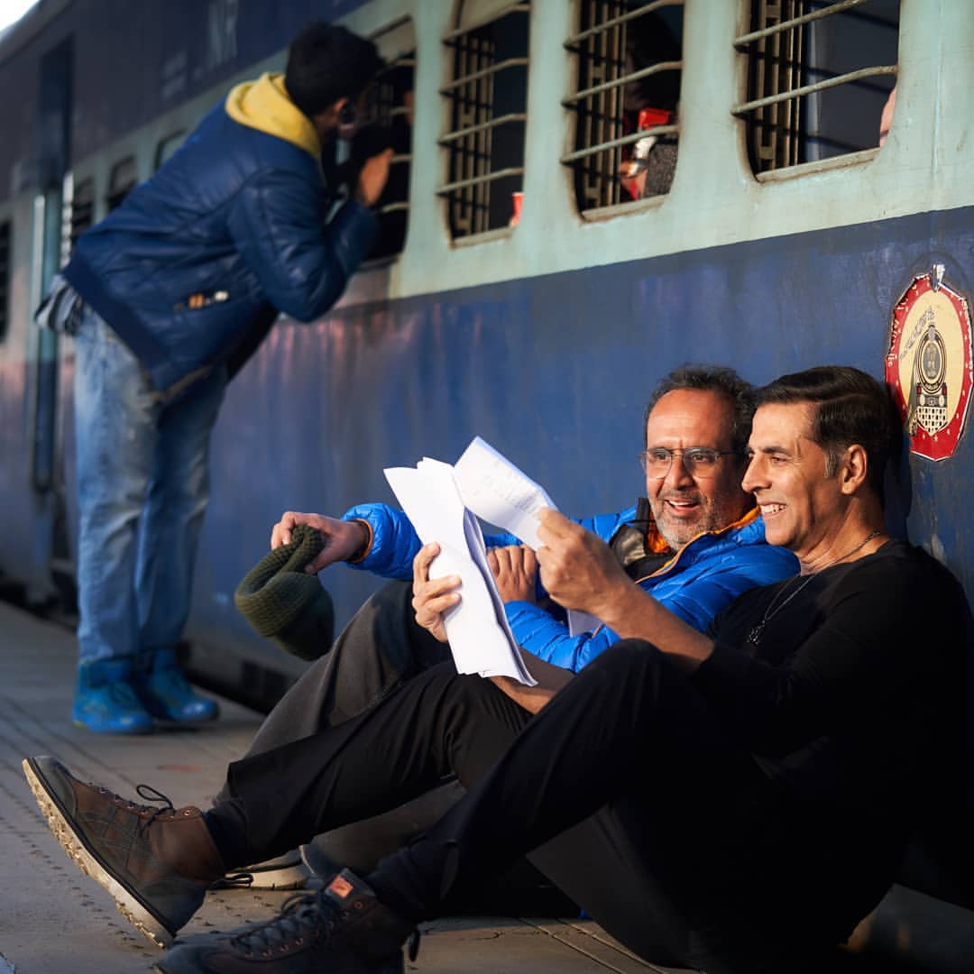 GauravAkshay16's tweet photo. Shoot Of #RakshaBandhan ๐ @akshaykumar sir and @aanandlrai #AkshayKumar #Aanandlrai
#getwellsoonakshaykumar #Akkians #GauravAkshay https://t.co/xWyVZ9tHfg