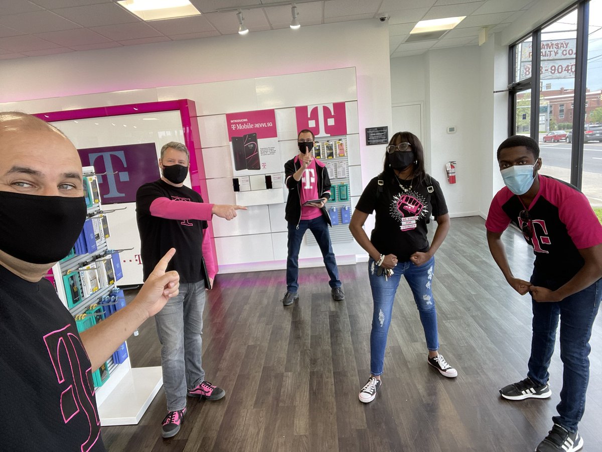 iKurdini's tweet photo. Great visit @TMobile Madison with @Official_Jhm and TEAM! @terryliptak @IvyPate @stephenacopley @spark_wireless /#Tmobile https://t.co/YkgBsou84H