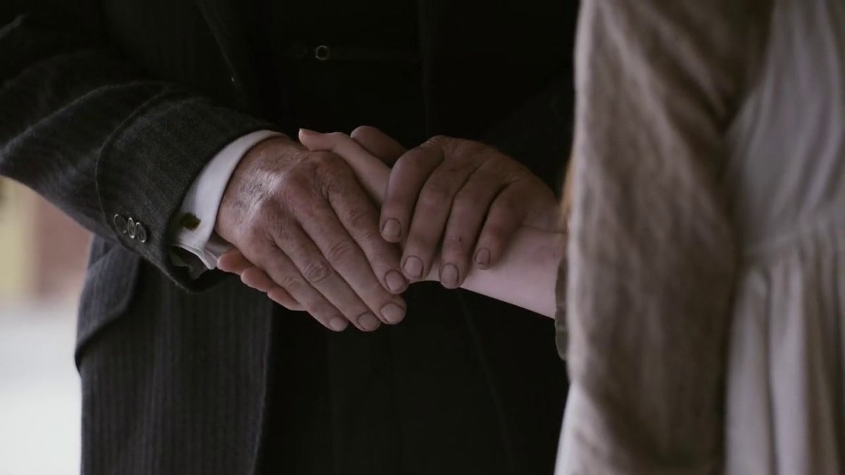   #LainaWatchesAnne Anne introduces herself to him and shakes his hand for almost 20 straight seconds, which honestly is really funny. She just keeps going and going.Small thig, but I like the dirt under Matthew& #39;s nails? It looks like he actually works with his hands.