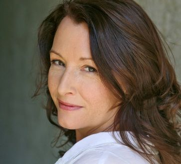WWComedyAwards's tweet photo. Canadian actress Wendel Meldrum (The Wonder Years, Less Than Kind, and famed “Low Talker” from Seinfeld’s “Puffy Shirt” episode) was born in Rome, Italy #OnThisDay in 1959.
See more #ThisDayInComedyHistory on our site.
#WendelMeldrum #LessThanKind #Seinfeld @SeinfeldTV #Comedy https://t.co/m99y9zvC6S