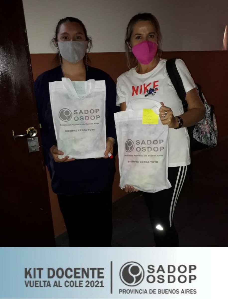 SadopJunin's tweet photo. #KitDocente | Continuamos entregando los Kit para las y los docentes  de Arribeños que se inscribieron para recibir este beneficio exclusivo para afiliadas y afiliados.

#SomosSADOP

🤜🤛 AFILIATE #HaceloOnLine ⬇️
https://t.co/zvsKOM0L3g
@Profe12 @sadoppba @BussoInes @sadopnacion https://t.co/JM8CrWrMrZ