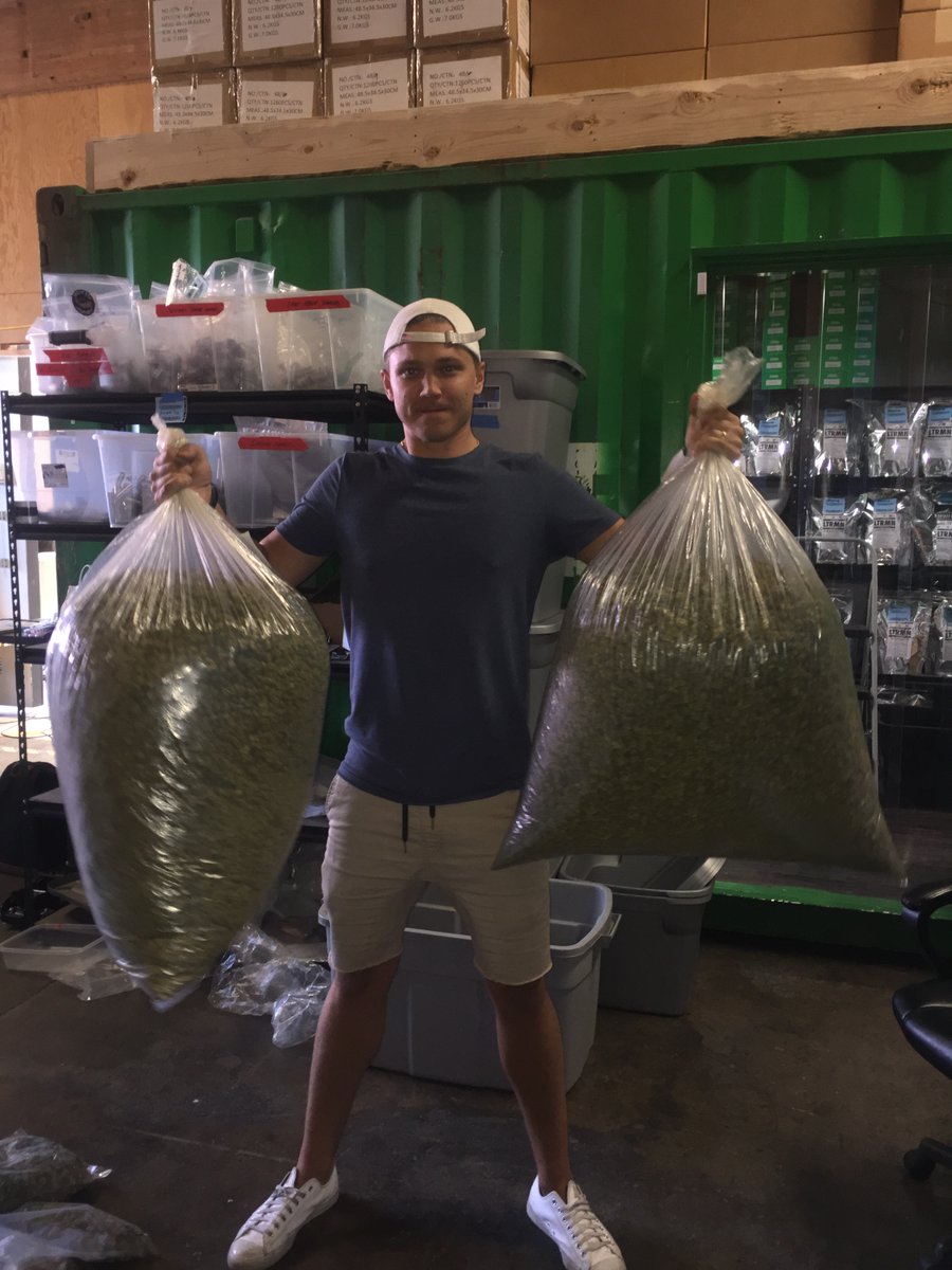5 years ago I left my job to start selling weed with some guys I grew up with.Our first year we sold $1.2M to dispensaries a pound at a time.This year we'll do $70M in CPGs.Millions of jars, joints, gummies, cookies, carts.Here's what we did: