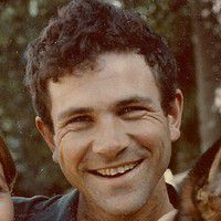 Yoni Netanyahu HY"D, was Israel's warrior-poet, the son of Israel's preeminent historian, and a decorated hero and leader in the  @IDF. (He was also the brother of Israeli PM  @netanyahu.) Yoni was murdered in 1976 during the Entebbe rescue while saving 102 hostages. #YomHaZikaron
