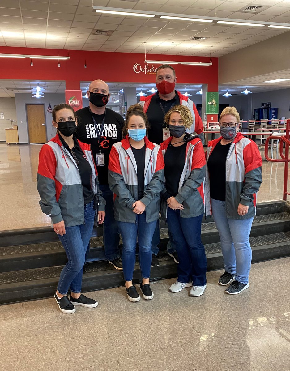canyonhscougars's tweet photo. TWIN DAY! Just missing @ReneArmendariz7!!!❤️🎉
@DavissonDustin @RoccoDePiro @MrsWoodrom @laurencastillej @KayeGuidry @CHSNoMoARDs
#SPUDweek #CougarNation https://t.co/wlVZBMC4zY