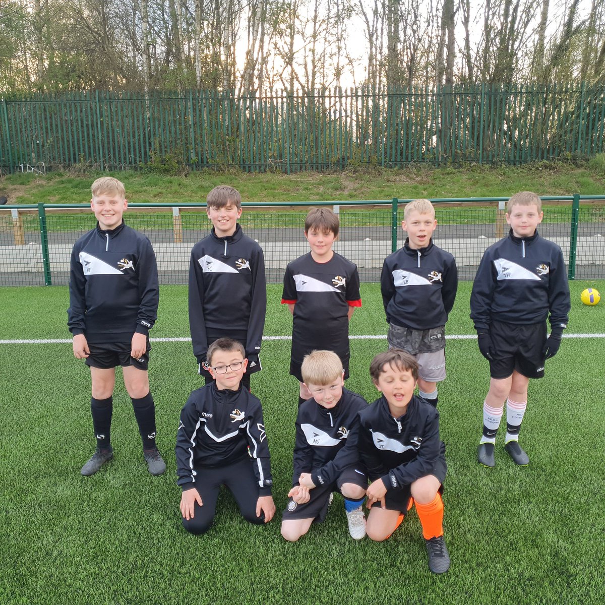 RC_Football43's tweet photo. Great day today for the RC lads ⚽️💛🖤 https://t.co/XWF8YO2D5s