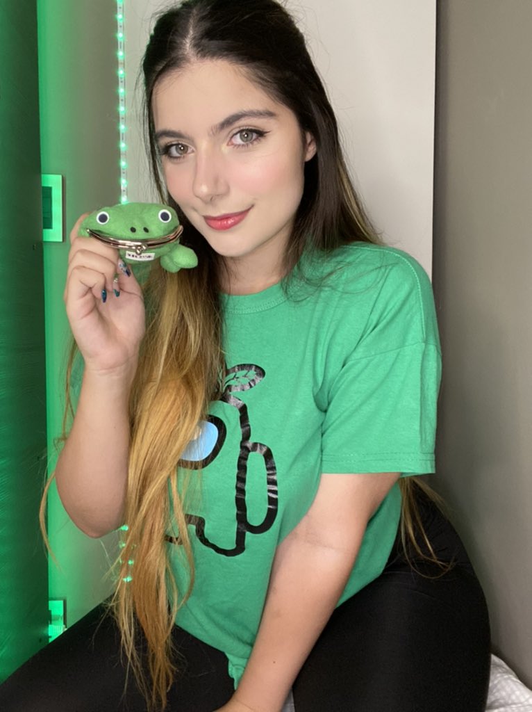 GirlOfNox 20añera ️😂 on Twitter "Like al monedero de naruto para tener