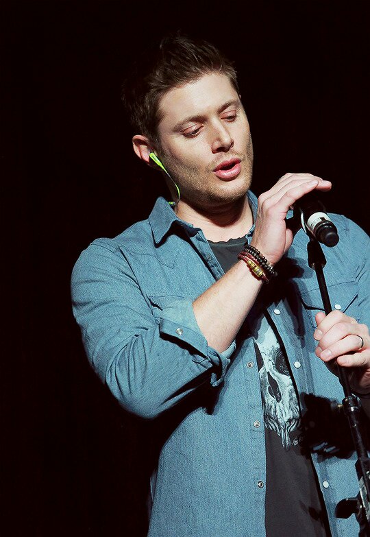 gortizpolly's tweet photo. Good afternoon 😊🎶💕🎶💕
I'm listening to #WhenImDown & #CityGrownWillow from @radiocomusic
You can pre-order #RadioCompanyVol2 by iTunes and enjoy #QuarterTo
Album release is May 7, worth the wait.
Thanks @JensenAckles
& @stevecarlson For such incredible songs.
#RadioCompany https://t.co/r4RqQxnm5v