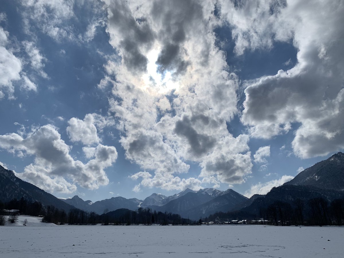 At some points in your life you have to take decisions.Often there is no wrong or right, there is just a feeling.But I guess this makes life so exciting,that we don’t know what will happen if we turn left/right or just continue the road.