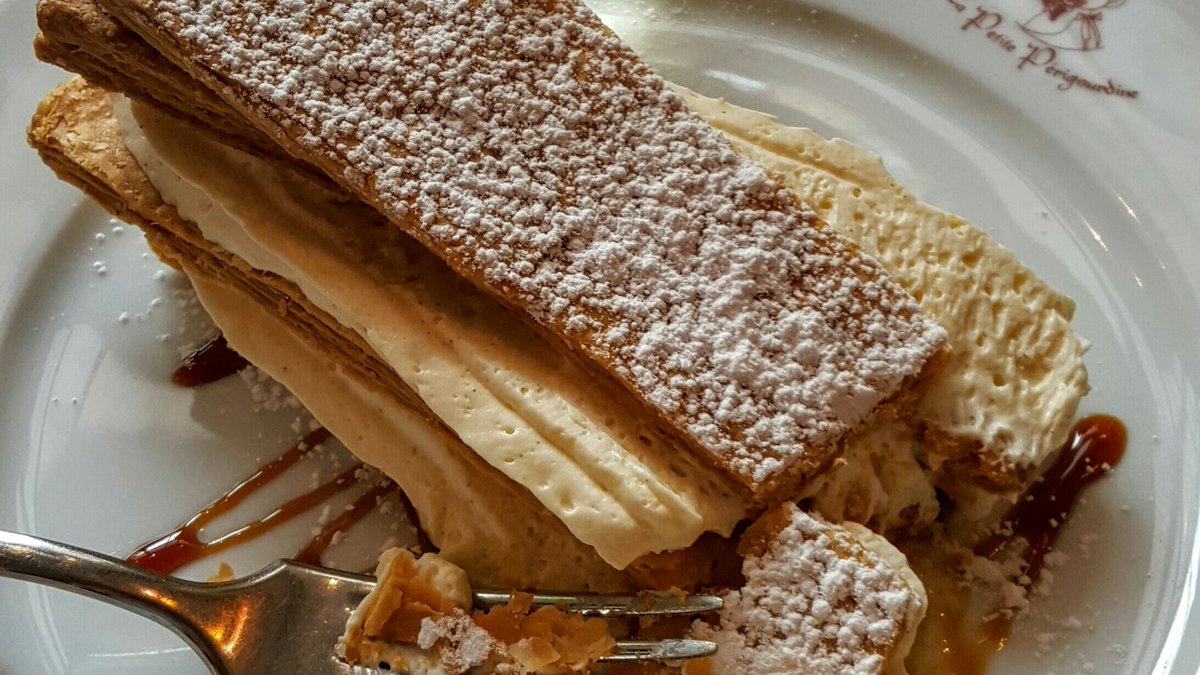 MichelleMoggio's tweet photo. Sugar-Coated #Paris - Pure Bliss! https://t.co/9UNtQgEsGV #TheParisEffect #sweets #dessert #temptation #deliciousParis #travel https://t.co/t8OFlIl6Hd