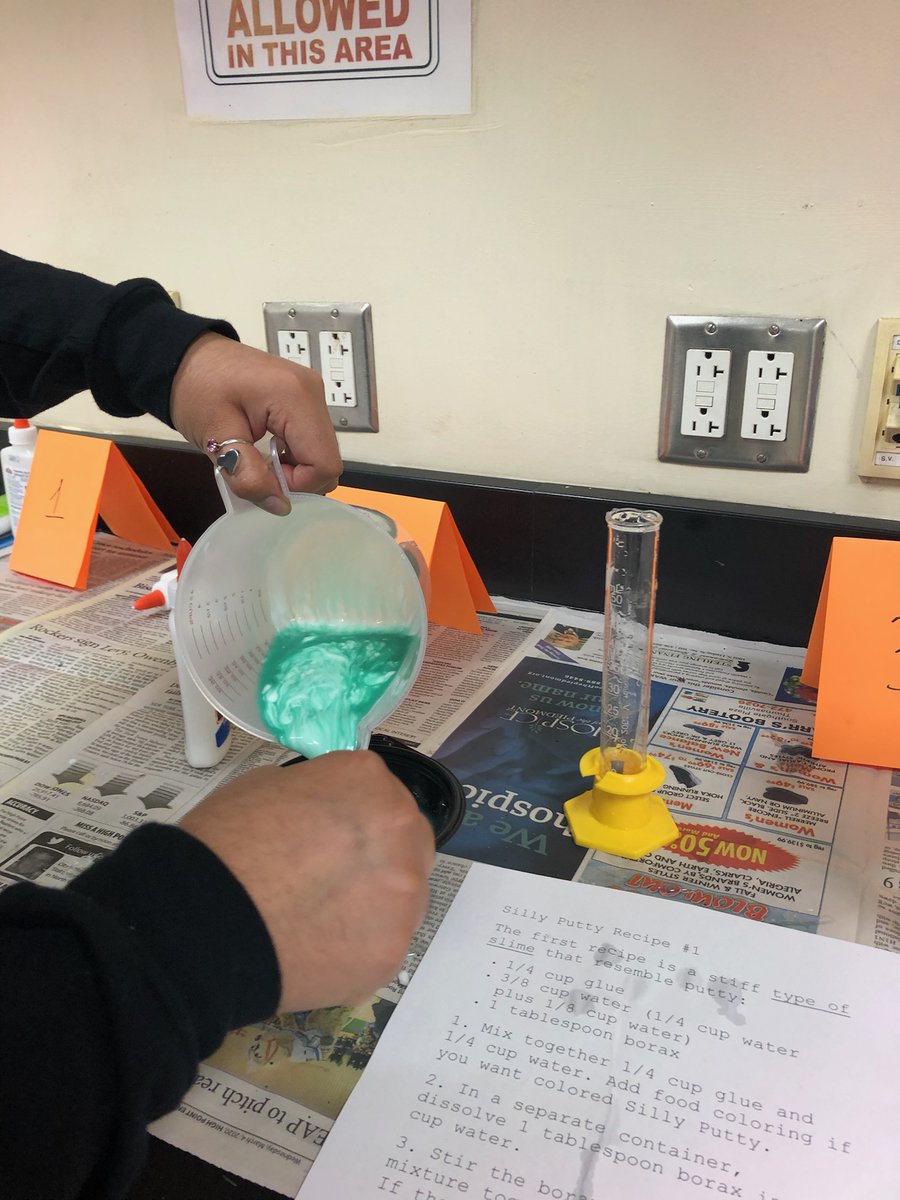 MsNyajeka's tweet photo. scholars @the_kearnsacade explore #monomers &amp; #polymers creating #silly #putty https://t.co/8caOxizIHV