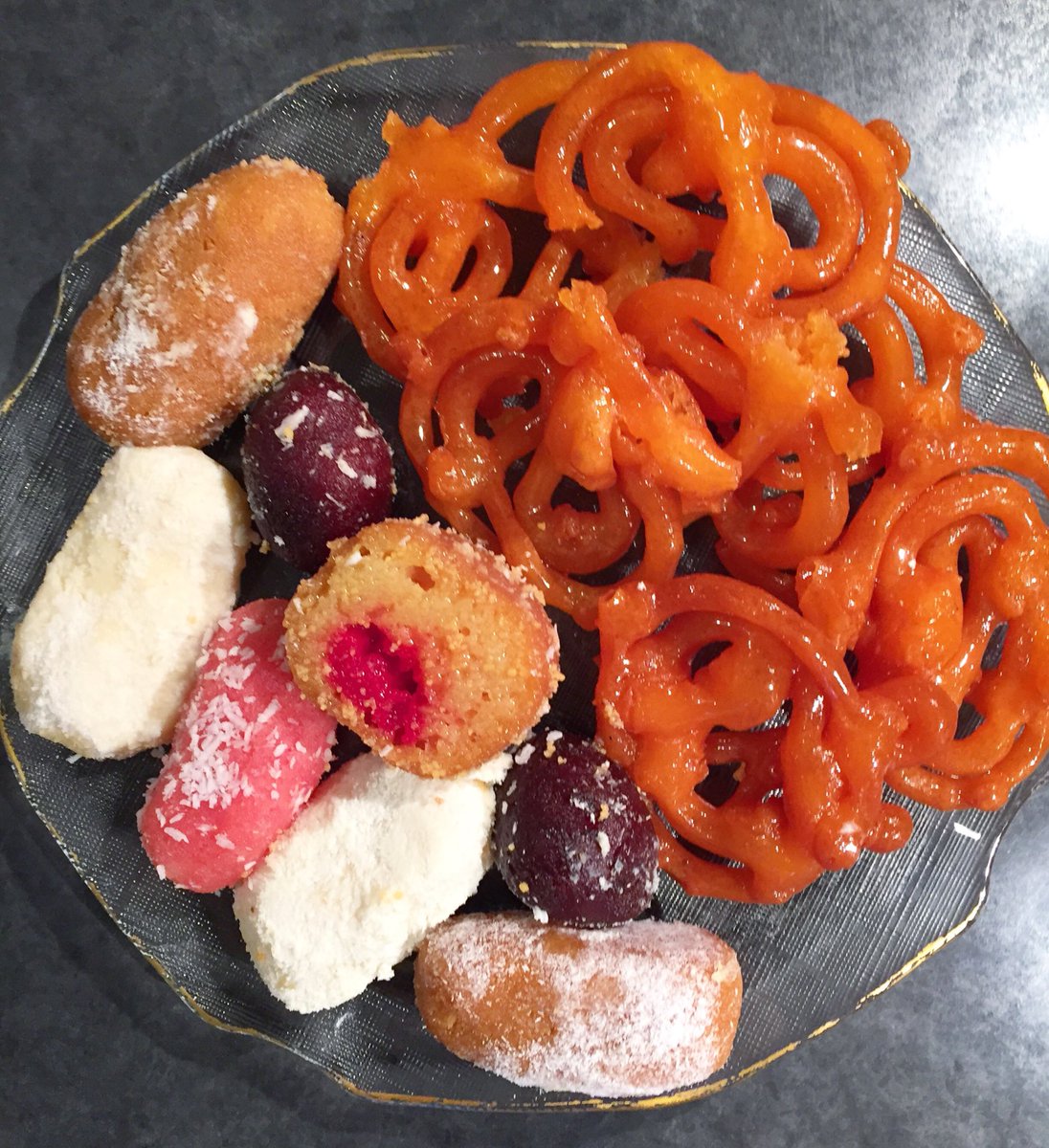 dinasfoodstory's tweet image. This mishti (sweet) platter deserves a post of its own. 😍Two types of Chomchom, kalojaam and a delectable white sweet I’ve forgotten the name of! Oh, and jilapi:) #iftar #Ramadan2021
