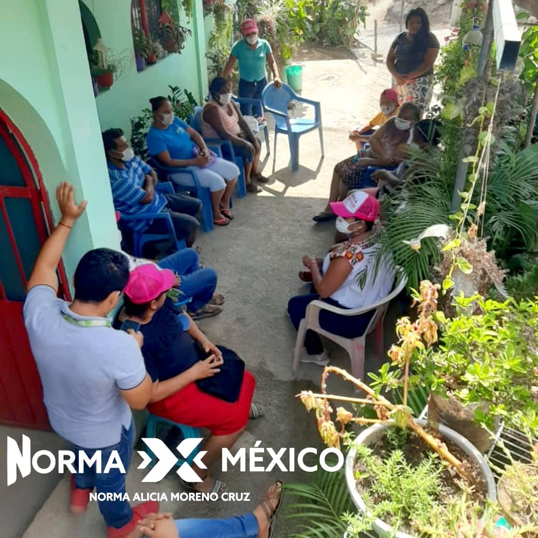 NormaMorenoCruz's tweet photo. Agradezco mucho la cálida bienvenida que mi amiga Michell Zúñiga y su familia nos brindaron hoy en nuestra visita a la cabecera municipal de #SanPedroVillaDeTututepec.
Platicar con cada una y uno de ustedes ha sido muy enriquecedor.
#YaEsTiempoDeLaCosta
#Distrito09ConFuerza https://t.co/ENs9edhG0z