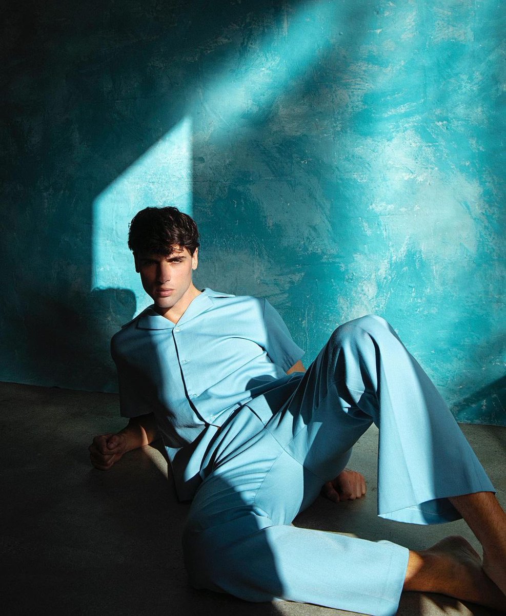 ManElevated's tweet image. More from our ‘METAMORPHOSIS’ at manofmetropolis.com/magazine/

#ManOfMetropolis