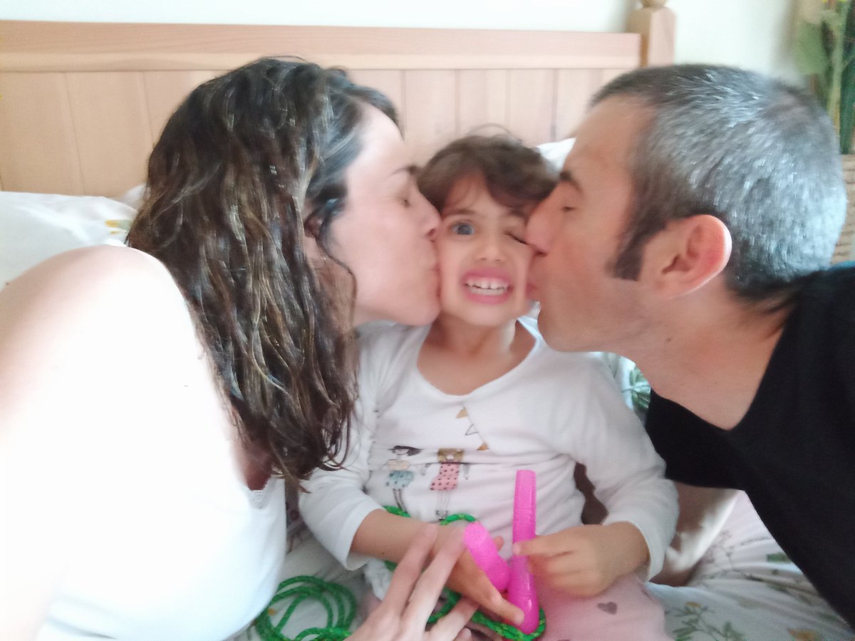 isranunez's tweet photo. Feliz día internacional del beso!! 😘😘
#makingof 👉 2a 📸!!
#diainternacionaldelbeso #porun2021conmasbesos #meencantalamevafamily #usestimoinfinit https://t.co/KWyfLyNu0e