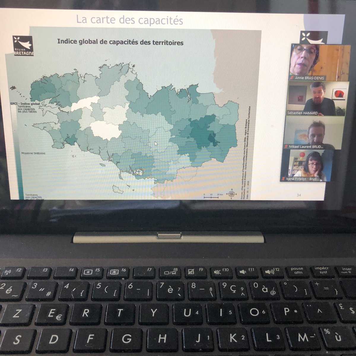 AnnieBRASDENIS's tweet photo. CA @BRUDED_  attentif et intéressé par la nvlle politique @regionbretagne  basée sur des pactes territoriaux à l’échelle des #SCOT pour accompagner des 2021 des projets attentifs à la  #TransitionEcologique,  aux #centralites au #service des habitants. Merci @FORTINLhour. https://t.co/oYhFt7qU9o