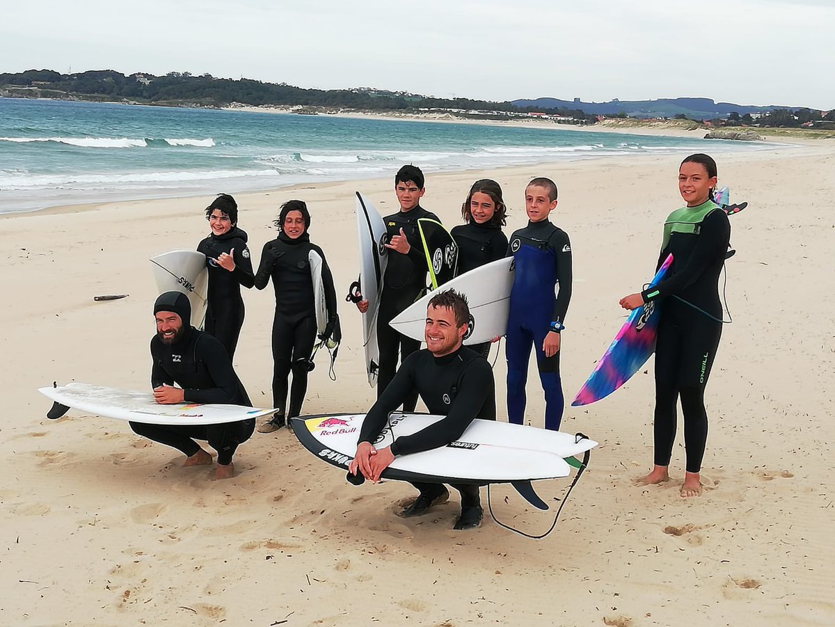 Master class hoy para los #youngguns del #surfteam de <a href="/lafabricadesurf/">La Fabrica de Surf</a> <a href="/ESCUELACANTABRA/">ESCUELA CÁNTABRA DE SURF</a> de la Mano de #natxogonzalez #xs_training 
Gracias por hacer soñar a estos peques #respect <a href="/redbullESP/">Red Bull España</a> 
lafabricadesurf.com 
#lafabricadesurf