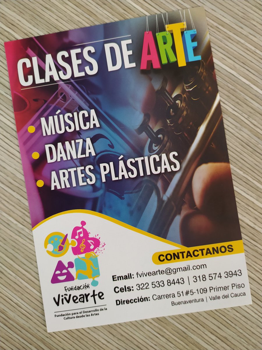 BuenaventuraInt's tweet photo. #Cooperación #Arte @libiamosquerav Directora de @BuenaventuraInt, sostuvo conversaciones con los jóvenes líderes de la Fundación #Vivearte, quienes vienen trabajando en el desarrollo integral por medio de las artes pláticas, la música y la danza. 
#CooperandoAndo  #Cultura https://t.co/oMeaDDEv94