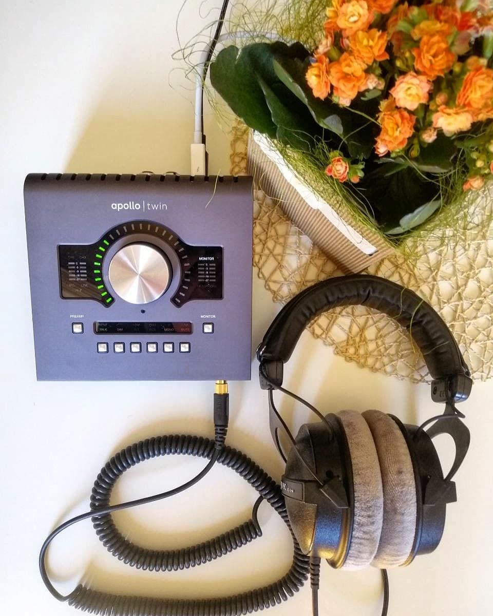 UAudio's tweet photo. A beautiful slice of #TwinTuesday life ๐ What's on your desk today?
๐ธ https://t.co/dl1ZRi5CNl
#UniversalAudio #UniversalAudioApollo #ApolloTwin #ApolloTwinMkII #ApolloInterface #AudioInterface #MusicMaking #MusicRecording #MobileStudio #MusicProduction #MobileRecording https://t.co/m4F12q4jw7