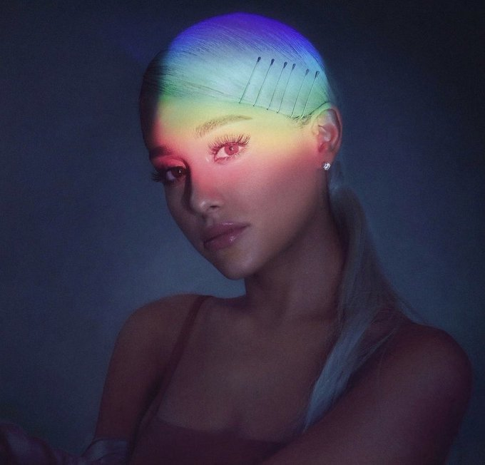 ArianaWorldHQ's tweet photo. ʎɹɔ oʇ ʇɟǝl sɹɐǝʇ ou https://t.co/r00LsTTiqH