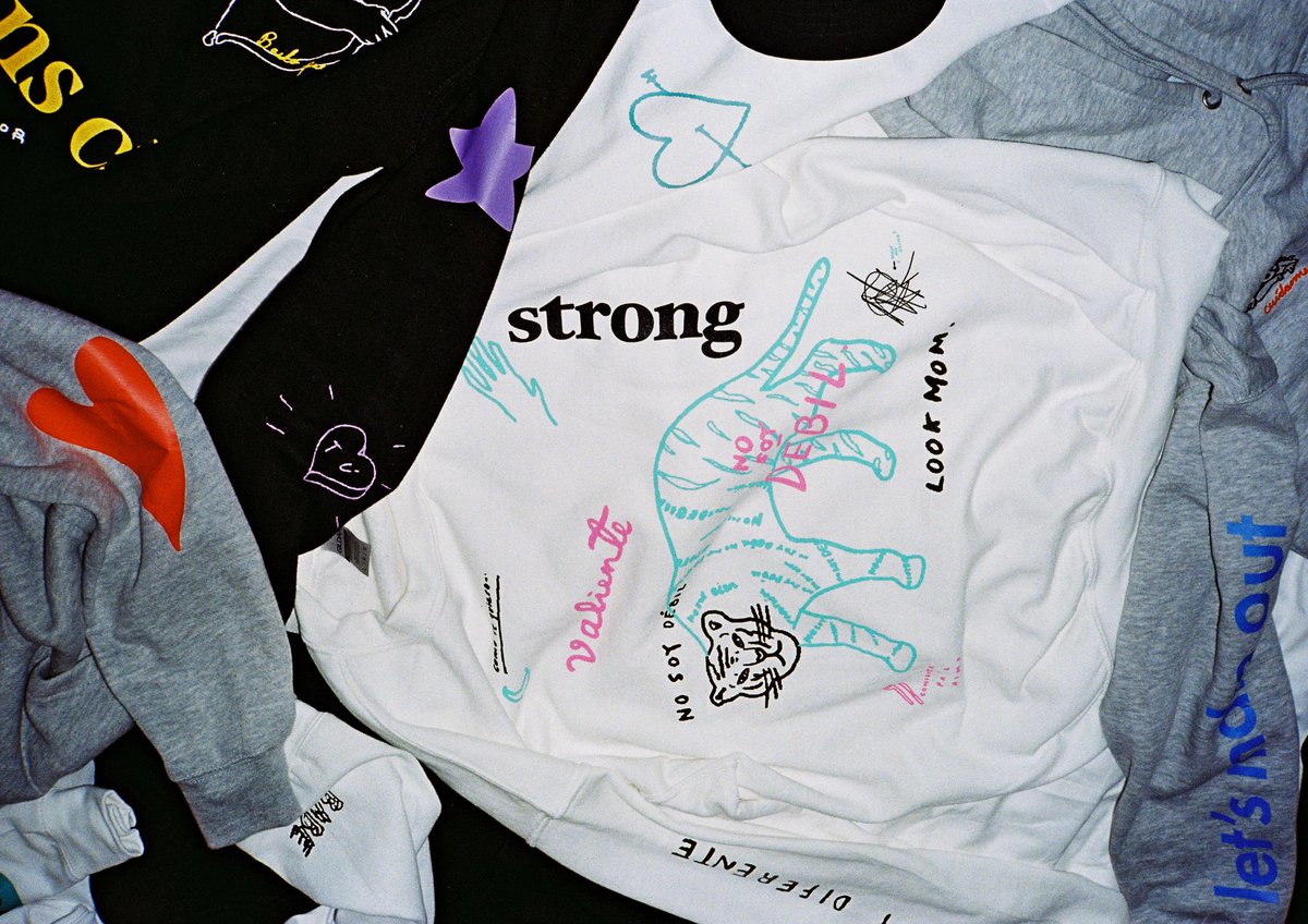 CalleyPoche's tweet image. Este viernes 16 de Abril sale en venta nuestro primer MERCH de la vida. 

Aquí: 

fanjoy.co/collections/ca…

Hecho a mano, diseñado por nosotras, con todo el amor del mundo, para ti. 

HUMANS CRY✨🎨📸🦋🥺