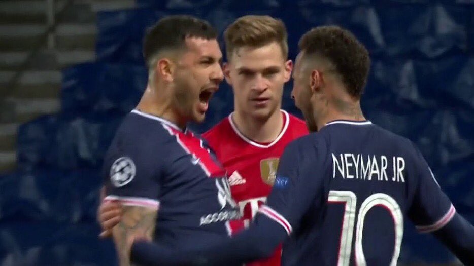 LakhouThiakhane's tweet photo. Gngngngn la mentalité allemande gngngn on va se qualifier 😭🤣🤣🤣🤣🤣🤣 Degageeeeeeeee #PSGFCB https://t.co/5d0AAJMtxt