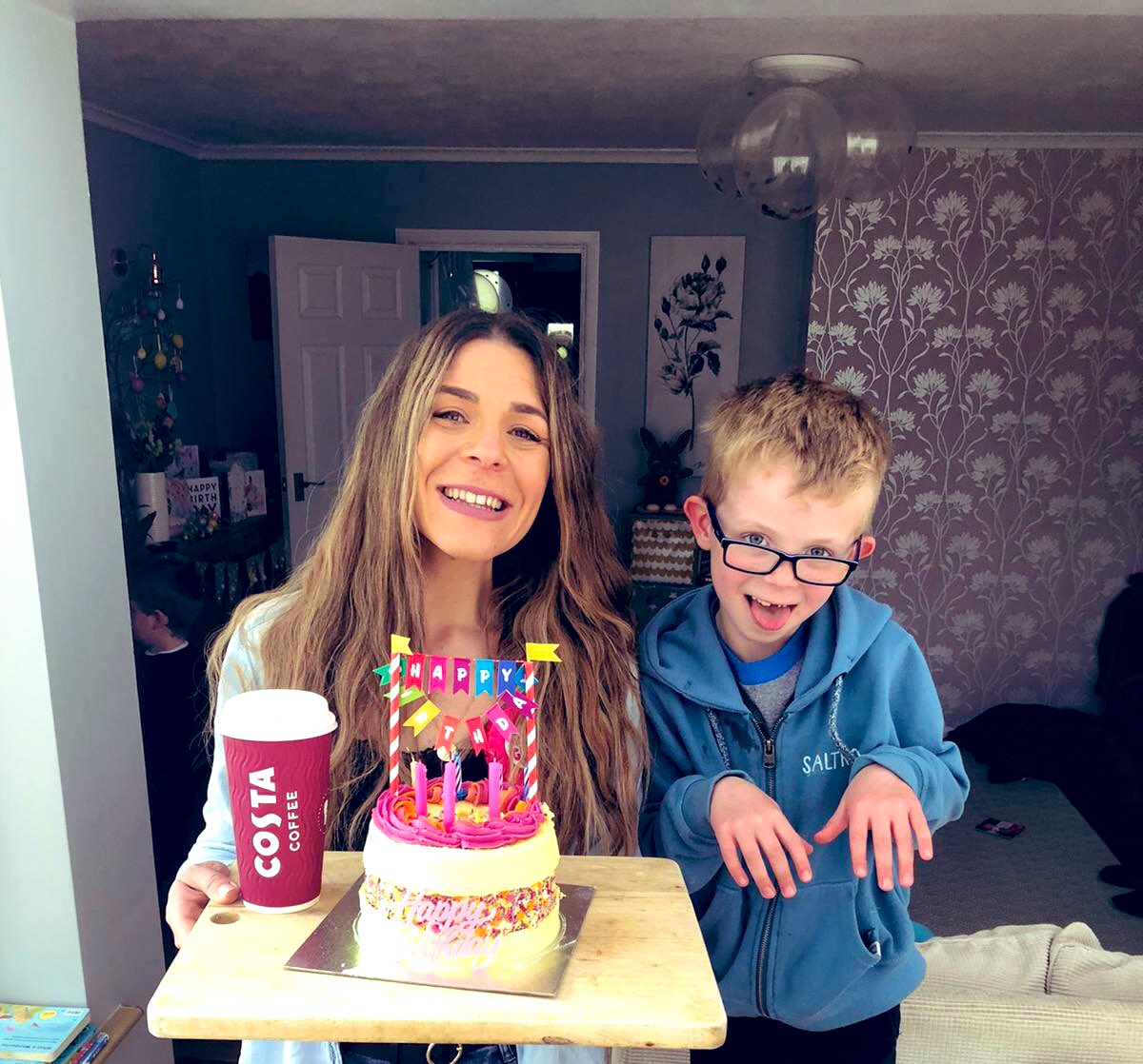 ClareeeC's tweet photo. Birthday fun  🎉 first pub meal out 🎈and thank you to @CostaCoffee for 50p hot drinks 🙏🏼🌷 https://t.co/2wg2s6FOOy