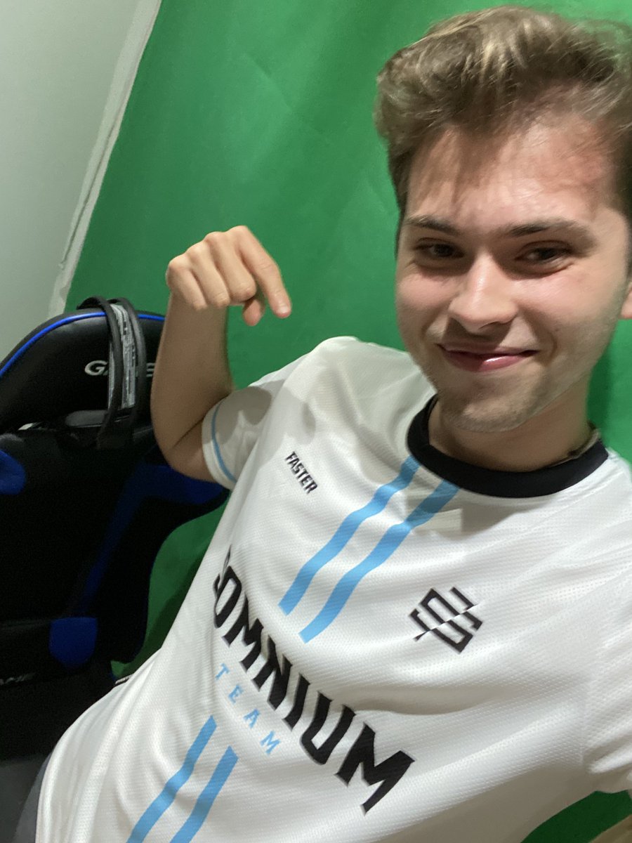 SoyOrijan's tweet image. Termino de narrar con el @FCBeSports .
Y BOOOOM
Sorpresa de @TeamSomnium.
😱Muchas gracias por la camiseta😱🔥BRUTAL🔥