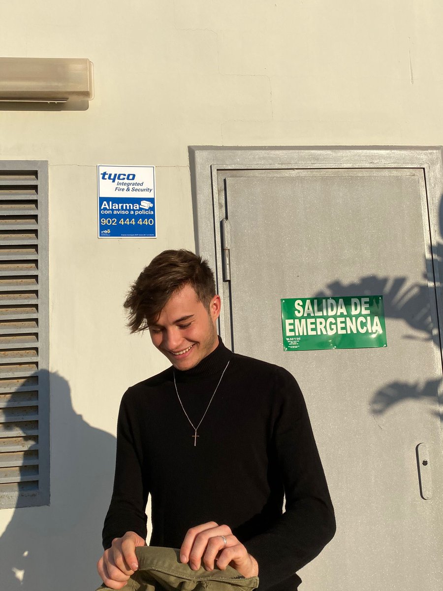 I wanna feel on your ass in Hawái