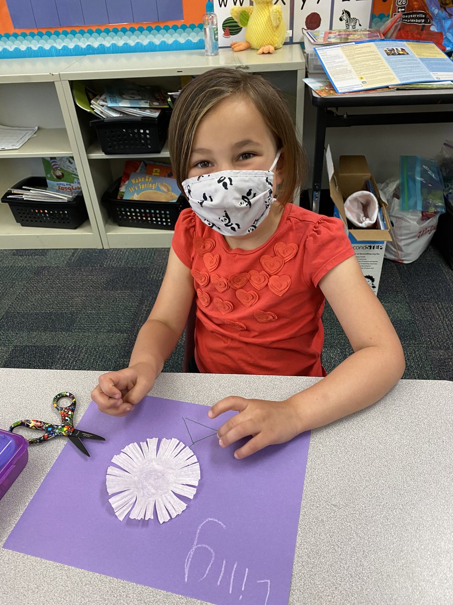 MrsMartinezDC's tweet photo. Using our scissor skills to make flowers out of cupcake liners! @rcsdDC #rcsdchampions #DCkidsdeserveit https://t.co/rYjxp9Z7Nc