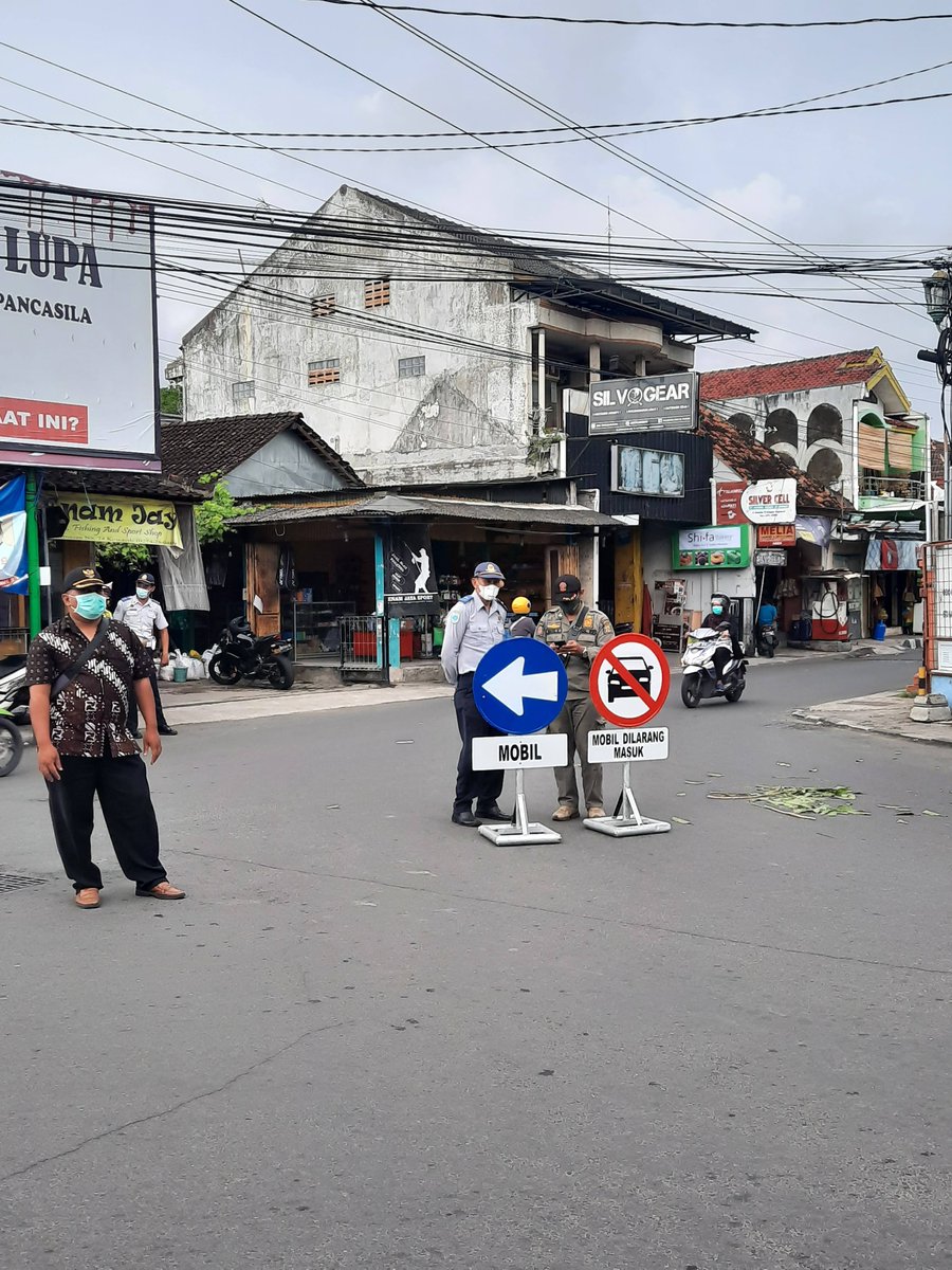 Selama bulan Ramadan, Jalan Kemasan, Kotagede diberlakukan satu arah. Kebijakan satu arah ini hanya berlaku bagi kendaraan bermotor roda empat setiap sore pukul 15.00 - 18.00.