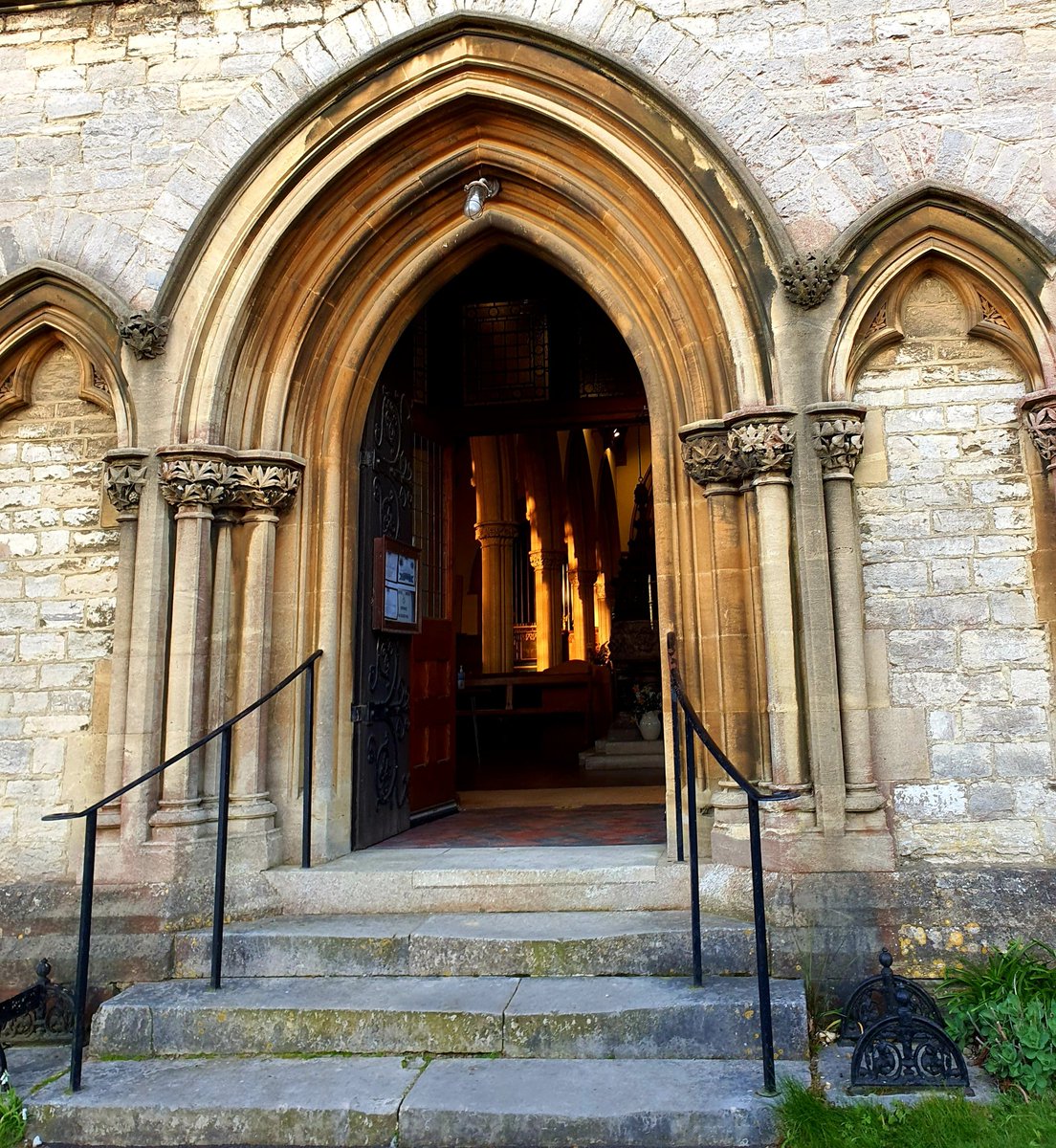 BHFunerals's tweet photo. Tonight we had an evening service at the beautiful Ryde Parish Church for a lovely lady who had only recently moved to the Island. Her wish was to visit the church, but sadly she was not well enough to do so. Surrounded by family and friends her wish was posthumously granted 🌻 https://t.co/ZQXIN5ibt4