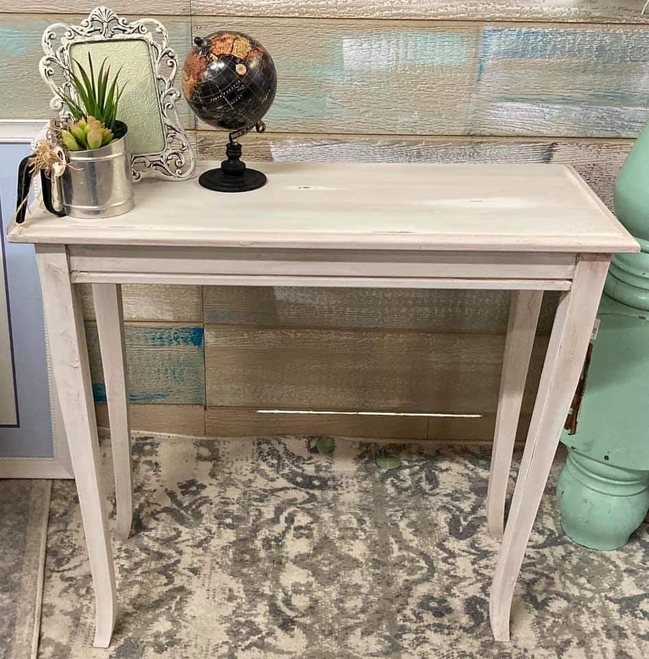 passport_sd's tweet image. #TheAntiqueVillage is open 11-5pm, come see all the new beautiful things their dealers have brought in!!! 💐🐥💐
.
.
#vintagespring
#vintagecollectibles
#antiquefurniture
#antiquefun
.