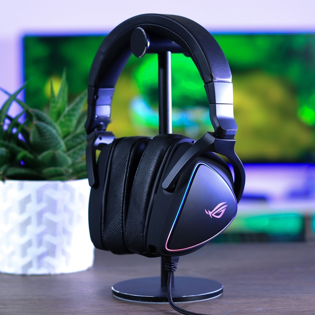 ASUS_ROGNA's tweet photo. Proven fact: RGB on ROG peripherals instantly improves your kill streak by 150% when playing all titles. 🌈
#ROGGladius #ROGDeltaS >> https://t.co/8EnN0vW4kA https://t.co/RdCunwT5nJ