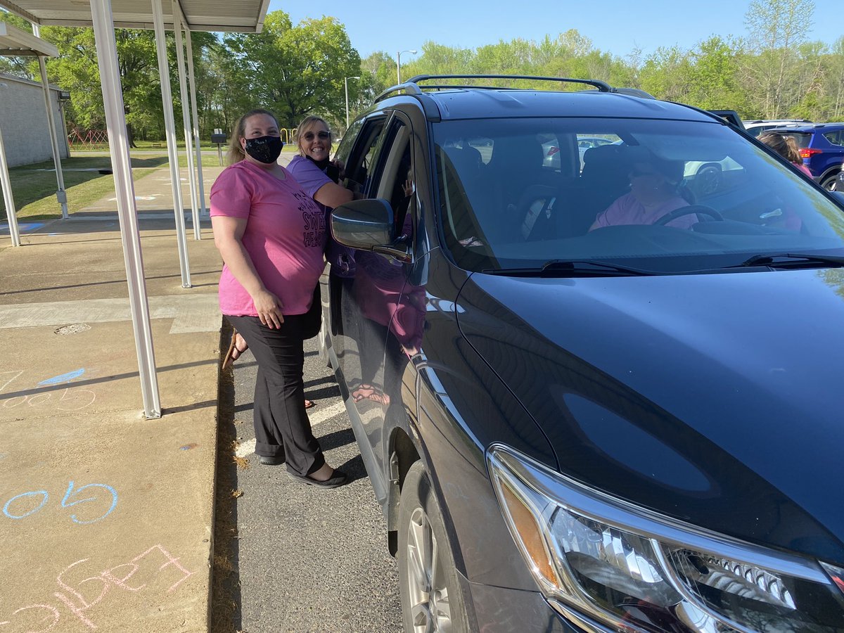 EaglesSouthwest's tweet photo. 🗣Pre-K Family Night 🚘 Our Pre-K teachers are all Smiles 🥰 Speaking with Families is always a Highlight at the Nest🦅 #FamilyNight @jodijBOE #PreKThings @CorriArgenti @SWprekteacher @AmandaWaggoner3 @Supt_Hamlett @FCPSchoolsTN https://t.co/utlUr8r1H5