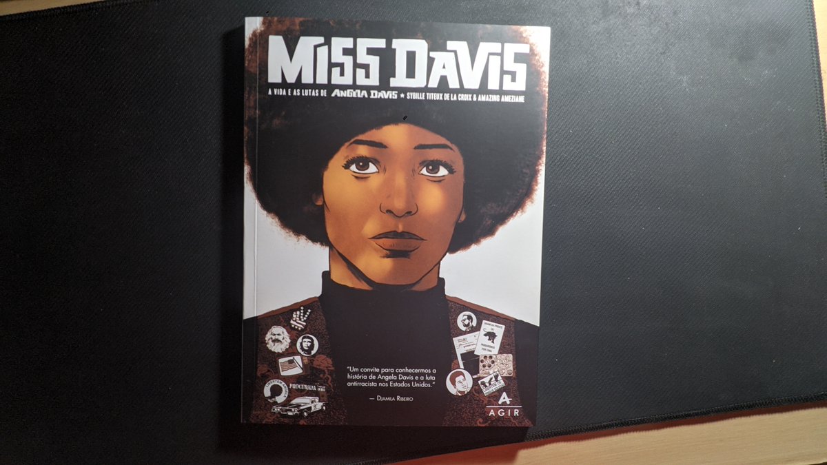 TheMethodic's tweet photo. Mal chegou, e já é uma das capas mais bonitas da minha estante. 

(Não acredito que paguei apenas 20 reais nele.)
.
#missdavis #angeladavis  #bookhaul https://t.co/NXa4u3F3ik