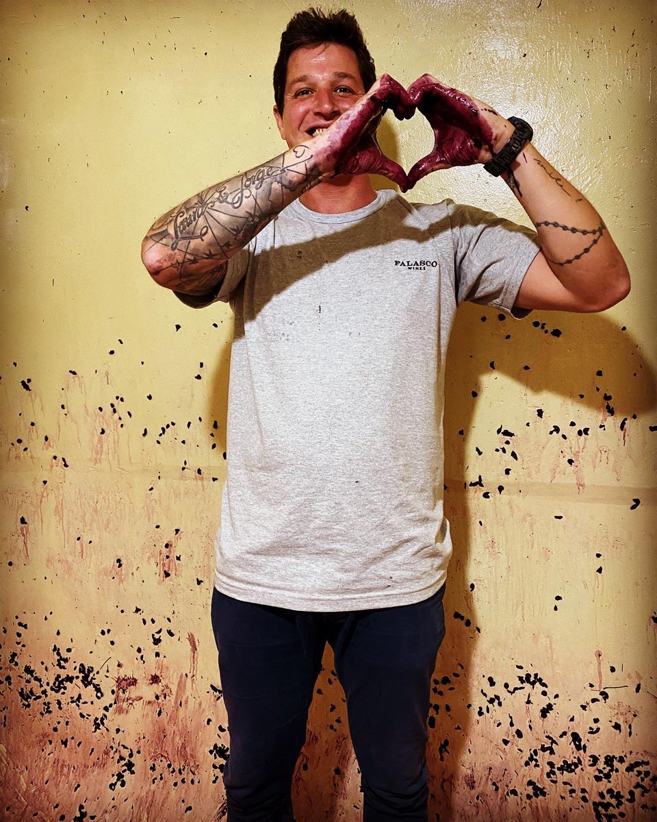 Un descube con amor!!
#malbec Los Árboles, Valle de Uco.
Vendimia ardiente aún para nosotros.
<a href="/FalascoWines/">Falasco Wines</a>