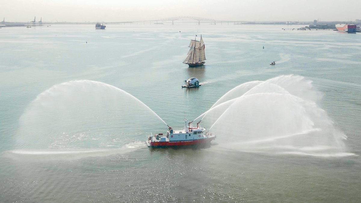 Caption this photo of Gwynnda the Good Wheel of the West being escorted by The Pride of Baltimore II  and a Fire Boat. 

📸 Jared Lyles