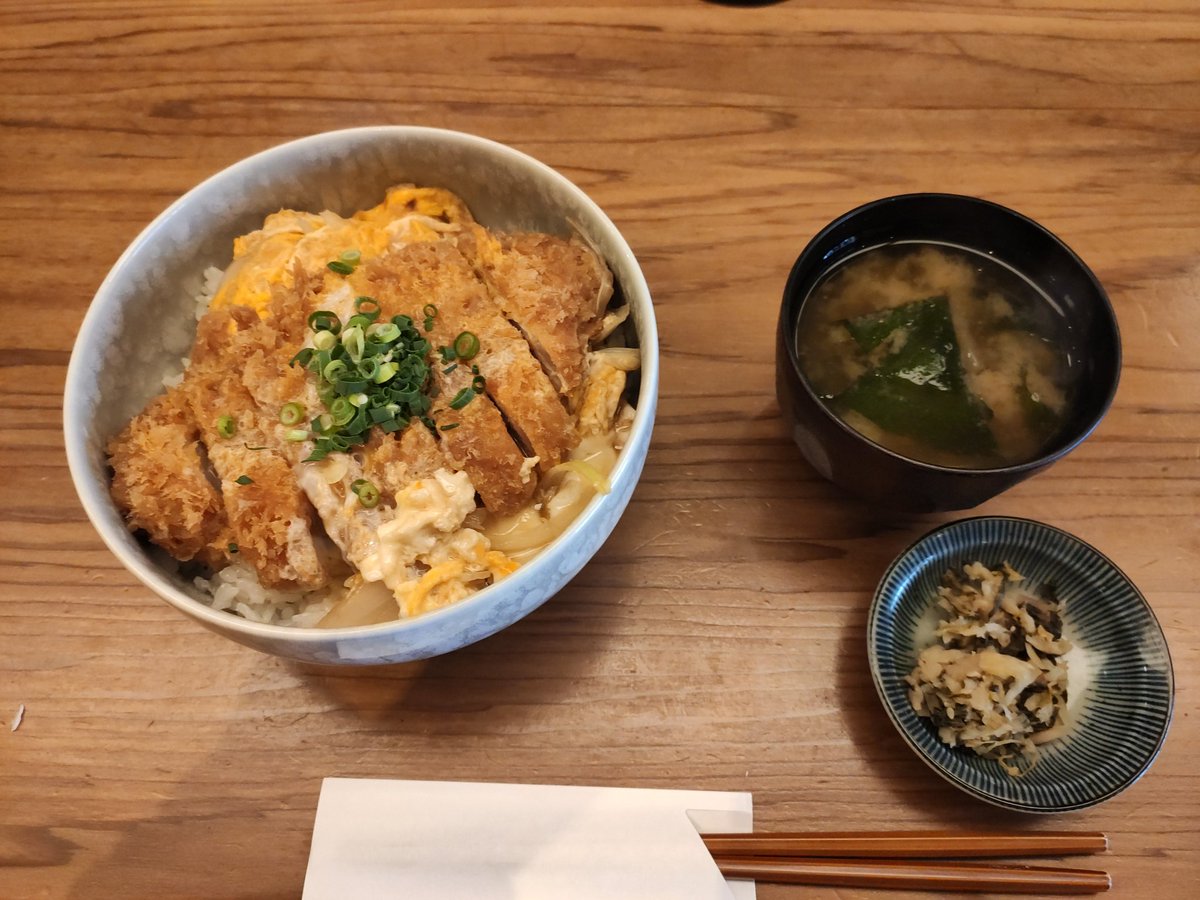 Cozy Japan 福岡一番のカツ丼 間違いない定番お昼 六本松 ランチ 福岡市 とんかつのポーク凡平 かつどん カツ丼 かつ丼 六本松ランチ