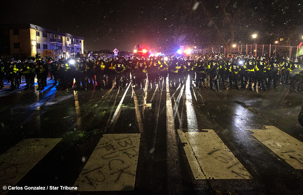CarlosGphoto's tweet image. Photos from Tuesday night at the Brooklyn Center police department.