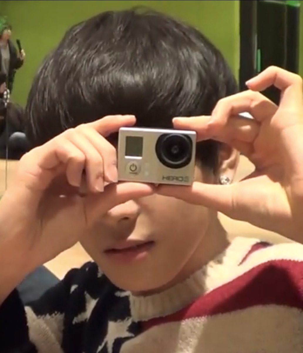 wonwoofiles's tweet photo. photographer wonwoo is the best concept 📸 https://t.co/GRYEObyGwL